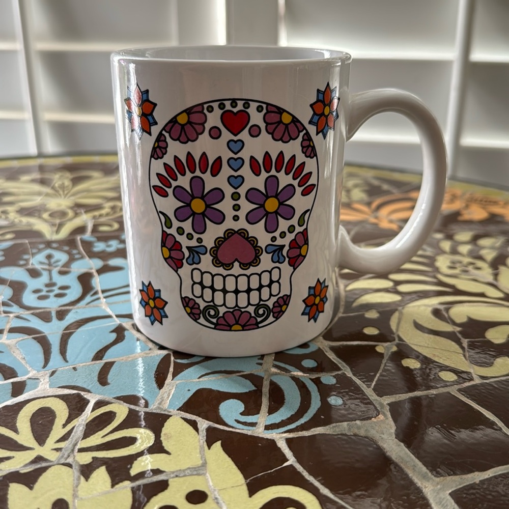 HOME ESSENTIALS SKULL CANDY MUG